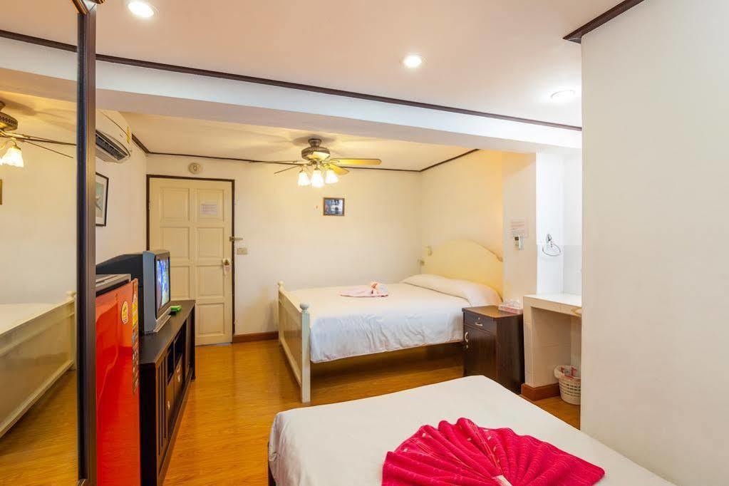 MHC-Guesthouse Bangkok Extérieur photo